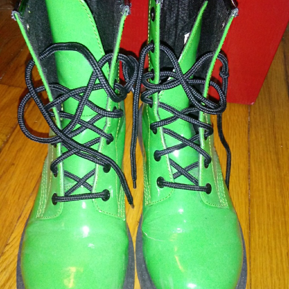 No boundaries combat boots